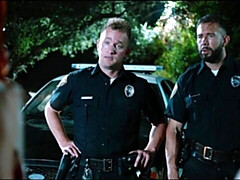 Culo grande, Verga grande, Tetas grandes, Mamada, Estilo perrito, Orgía, Al aire libre, Policía