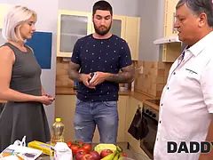 Belle grosse femme bgf, Blonde, Attrapée, Tromperie, Cocu, Papa, Hd, Adolescente