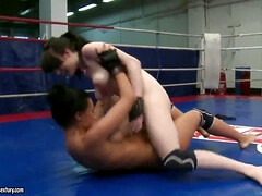 Arsch, Britisch, Braunhaarige, Tschechisch, Schwanz, Weibliche domination, Hd, Muschi