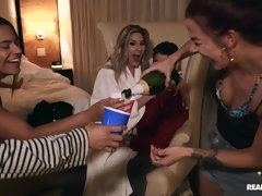 Arsch, Bad, Blasen, Hundestellung, Nippel, Muschi, Rasiert, Titten