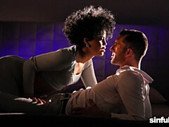 18 jaar, Grote lul, Grote mammen, Bruinharig, Hondjeshouding, Latijnse vrouw, Mager, Tiener