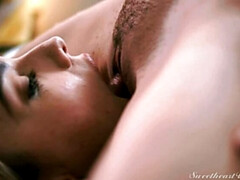 Cunnilingus, Lamer culo, Dormitorio, Tetas grandes, Engañando, Jeans, Besar, Tetas naturales