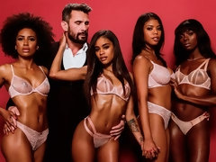 Lécher le cul, Sucer une bite, En levrette, Noir ébène, Groupe, Branlette thaïlandaise, Interracial, Orgie
