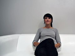 Brunette brune, Masturbation, Jouets