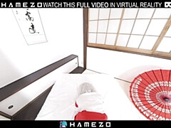 Asiatisch, Blasen, Hundestellung, Fingern, Japanische massage, Rasiert, Kurzes haar, Titten