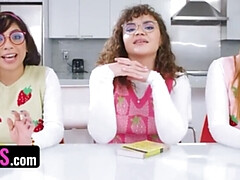 Gros seins, Le plan cul à quatre, Groupe, Hard, Innocente, Chatte, Rasée, Adolescente