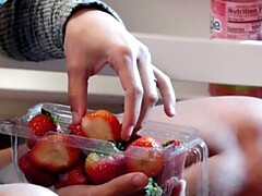 Язык в попке, Блондинки, Поцелуи, Лесбиянка, Натуральные сиськи, Пирсинг, Тату, Влажная