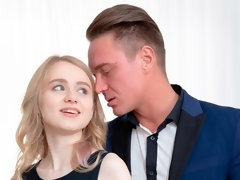 Anaal, Kont, Blond, Pijpbeurt, Handbeurt, Zoenen, Geschoren, Tiener