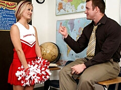 18 años, Culo grande, Verga grande, Mamada, Estilo perrito, Afeitado, Cabello corto, Flaco