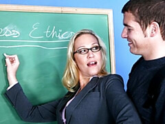 Blondie lady Jessie Cash is enjoying classroom dick-riding