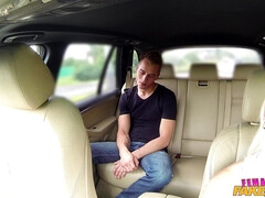 Blonde, Sucer une bite, Voiture, Branlette thaïlandaise, Léchez, De plein air, Chatte