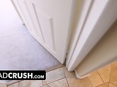 18 ans, Tir de sperme, Branlette thaïlandaise, Léchez, Chatte, Rasée, Allumeuse, Adolescente