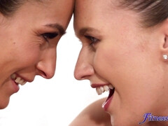 Поза 69, Язык в попке, Ванна, Черные, Спортзал, Лесбиянка, Лизание, Натуральные сиськи