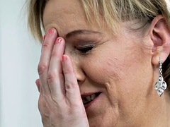 Blasen, Geile alte tussi, Spermaladung, Fingern, Oma, Handjob, Lecken, Masturbation