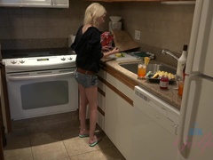 Amateur, Blonde, Talons, Chatte, Douche, Maigrichonne, Fumer, Nénés