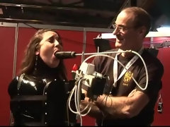 Bondage discipline sadomasochisme, Grote kont, Gebondenheid, Natuurlijke tieten, Pornster, Openbaar, Spandexonderbroek, Speelgoed