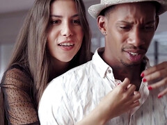 Nana, Sucer une bite, Brunette brune, Éjaculation interne, En levrette, Hd, Seins naturels, Adolescente