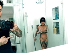 Cul, Gros seins, Sucer une bite, En levrette, Branlette thaïlandaise, Mère que j'aimerais baiser, Tatouage, Nénés