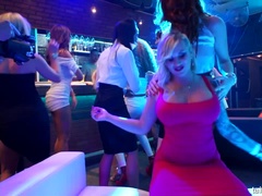 Брюнетки, В клубе, Танцы, Куколка, Секс без цензуры, Поцелуи, Лизание, Киски