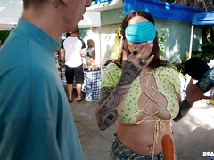 Blasen, Braunhaarige, Im freien, Öffentlich