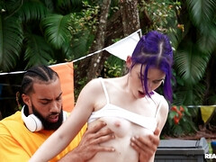 Verga grande, Sexo duro, Tetas naturales, Al aire libre, Público, Coño, Afeitado, Chorro