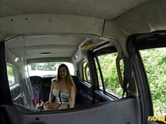 Sucer une bite, Voiture, En levrette, De plein air, Pov, Chatte