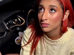 Leie, Grosse titten, Blasen, Auto, Latina, Lesbisch, Nippel, Unter dem rock