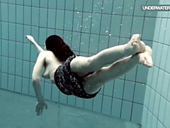 Amateur, Piscine, Rousse roux, Rasée, Maigrichonne, Solo, Adolescente, Sous marin