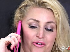 Grosser arsch, Grosse titten, Blondine, Lecken, Milf, Natürlichen titten, Muschi, Schreiend