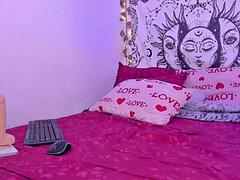 Tussi, Braunhaarige, Dildo, Latina, Lecken, Öffentlich, Reiten, Jungendliche (18+)