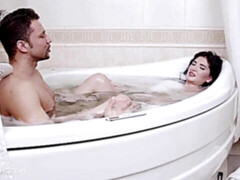 Amateur, Cul, Salle de bains, Grosse bite, En levrette, Léchez, Rasée, Adolescente