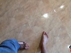 Amateur, Salle de bains, Sucer une bite, Brunette brune, Couple, En levrette, Piercing, Plan cul à trois