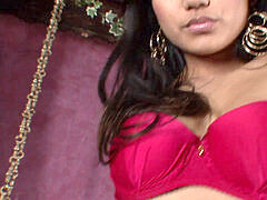 Brunette brune, Talons, Lingerie, Masturbation, Petite femme, Rasée, Maigrichonne, Nénés