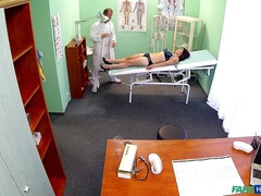 Любители, Доктор, Лизание, В офисе, Киски, Униформа, Подглядывание