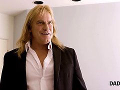 Blonde, Sucer une bite, Attrapée, Papa, Hd, Fils, Adolescente, Mariage