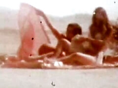 Amateur, Grosse bite, Tir de sperme, Fétiche, 2 femmes 1 homme, Masturbation, Public, Rétro ancien