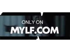 Gros cul, Grosse bite, Gorge profonde, En levrette, Branlette thaïlandaise, Hard, Chatte, Adolescente