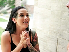 Blasen, Hundestellung, Handjob, Milf, Natürlichen titten, Strümpfe, Entkleiden, Tätowierung