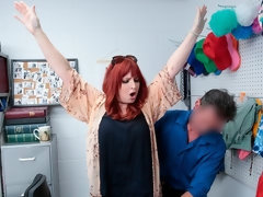 ぽっちゃり, フェラチオ, 捕まる, バック, デブ, 手コキする, 淫乱熟女, 赤毛