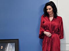 big breasted milf veronica avluv seducing the guy