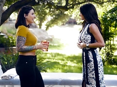 Penetracion con dedos, Lesbiana, Lamidas, Madres para coger, Al aire libre, Realidad, Sexo soft, Tatuaje