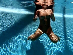 18, 素人, デカパイ, 女, Hd, ハンガリー人, プール, 水中