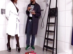 Черные, Брюнетки, Член, Хд, Милф, Натуральные сиськи, Душ, Чулки