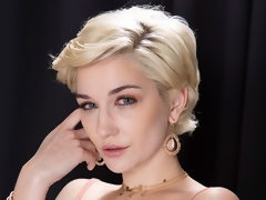 Blondine, Hundestellung, Milf, Natürlichen titten, Muschi, Kurzes haar, Entkleiden, Titten