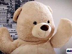 Blonde, Brunette brune, Domination, Face assise, Hard, Chatte, Rasée, Nénés