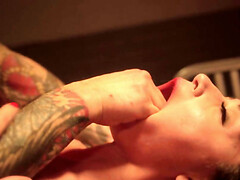 Anaal, Bruinharig, Tieten likken