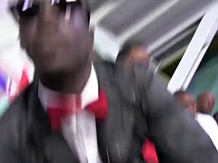 Grote lul, Grote mammen, Bruinharig, Groepseks ejactulatie, Sperma shot, Sperma in gezicht, Groepseks, Interraciaal