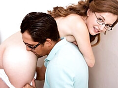 18 jaar, Kont, Grote lul, Pijpbeurt, Bruinharig, Natuurlijke tieten, Mager, Tieten likken