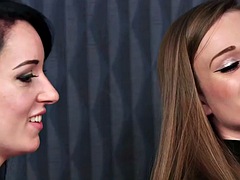 Красотки, Большой член, Блондинки, Брюнетки, Одетые девушки голые парни, Европейки, Ласковые ручки, Мастурбация