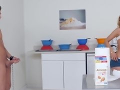 Красотки, Большие сиськи, Блондинки, Минет, Женское доминирование, На кухне, Киски, Наездница